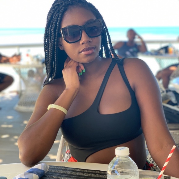 MEET YOUR POSHER ☺️ - Picture 5 of 6